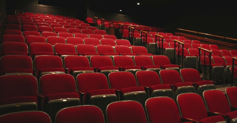 چراغ سالن‌های سینما از ۳۱ مرداد روشن می‌شود